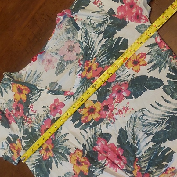 Guess Tie-Front Hawaiian T-Shirt - Picture 7 of 9